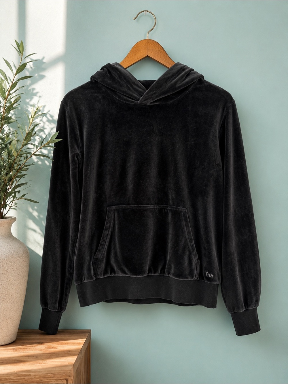 TNA Aritzia Black Velour Hoodie Pullover Kangaroo Pocket Soft Size M